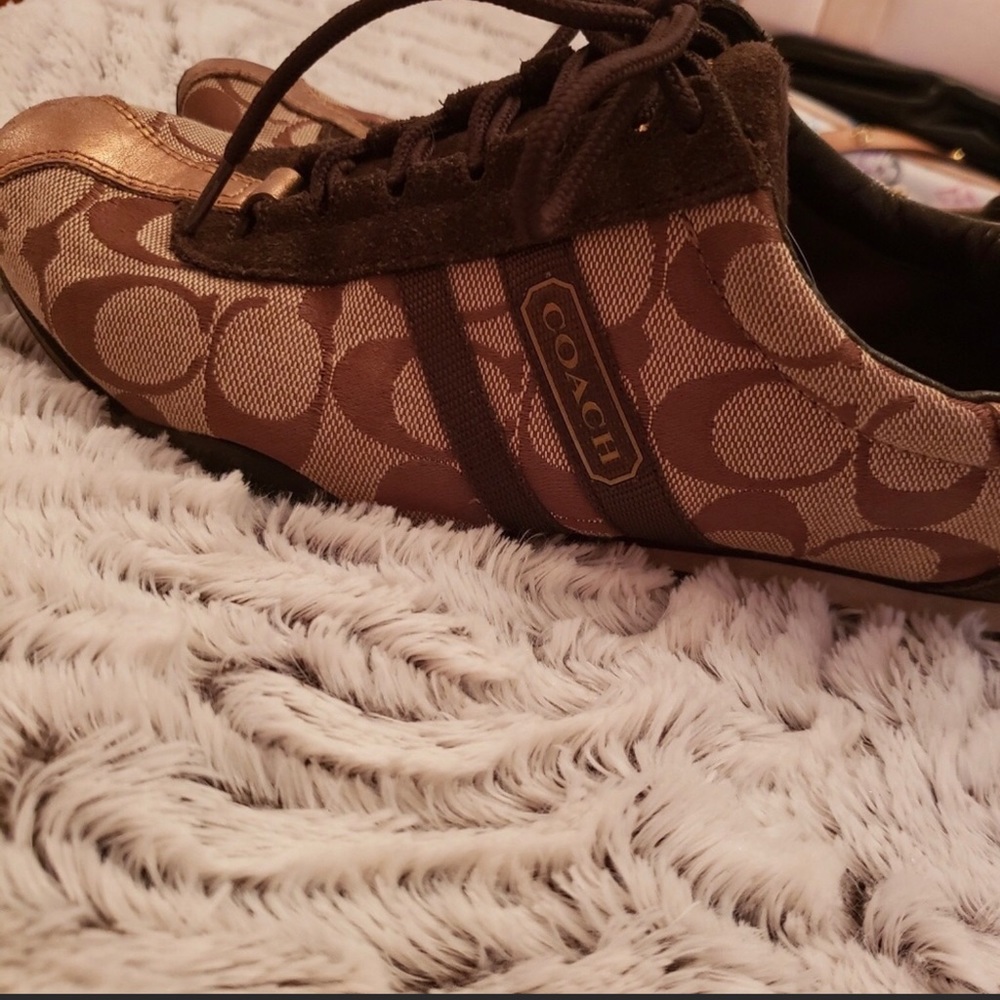 Original. Signature print. coach tennis shoes